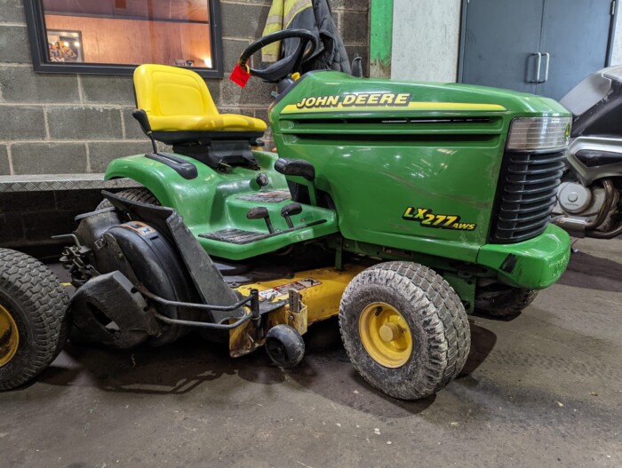 John Deere LX277